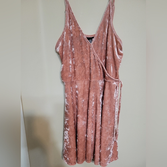 Rue21 Dresses & Skirts - Rue21 Blush Velvet Dress